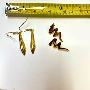 2 pairs light weight earrings